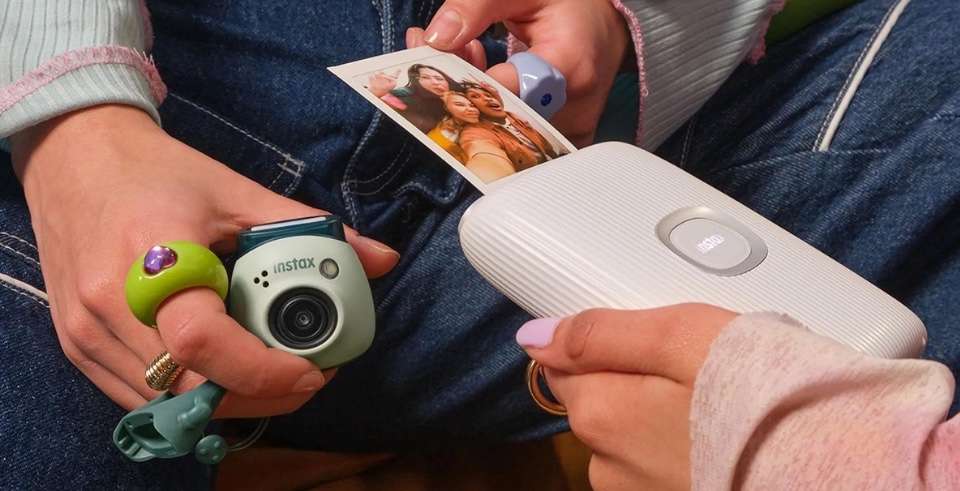 digital camera instax pal
