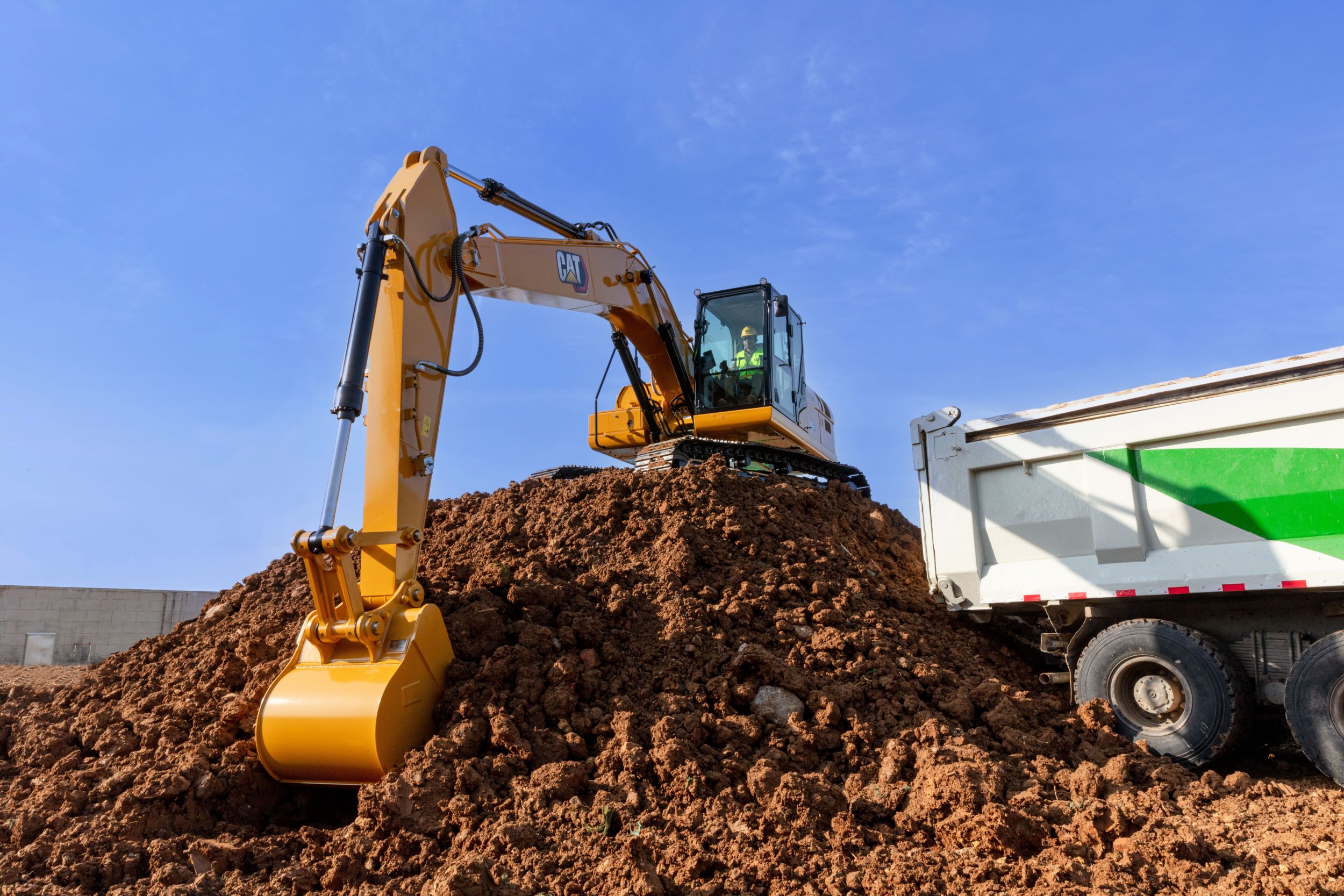 Waktu Kerja Alat Berat Excavator di Proyek Konstruksi